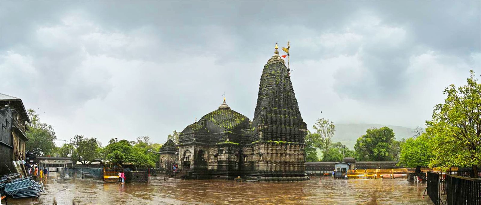 Urbania on rent Mumbai To Nashik